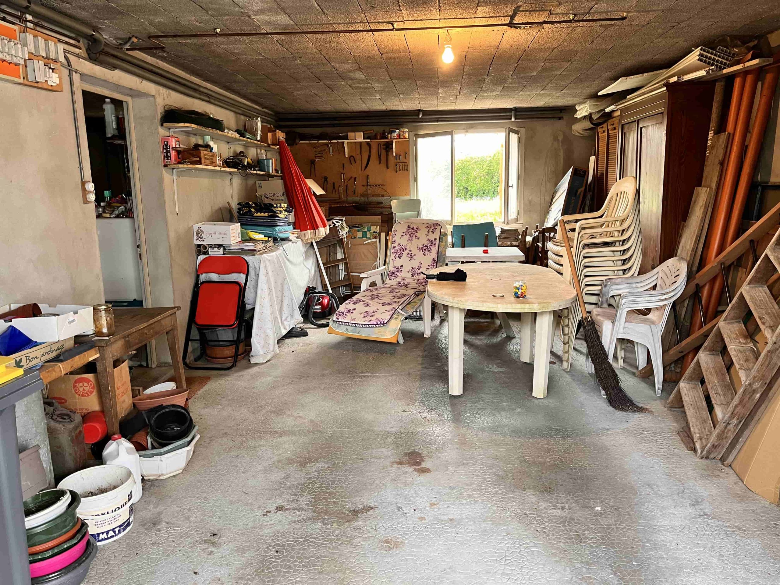 garage rempli avant débarras